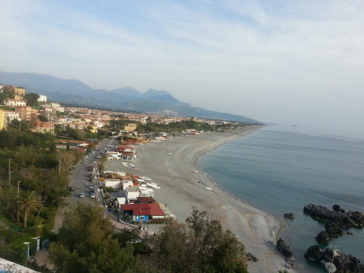 Casa Al Mare A Scalea Lägenhet Exteriör bild