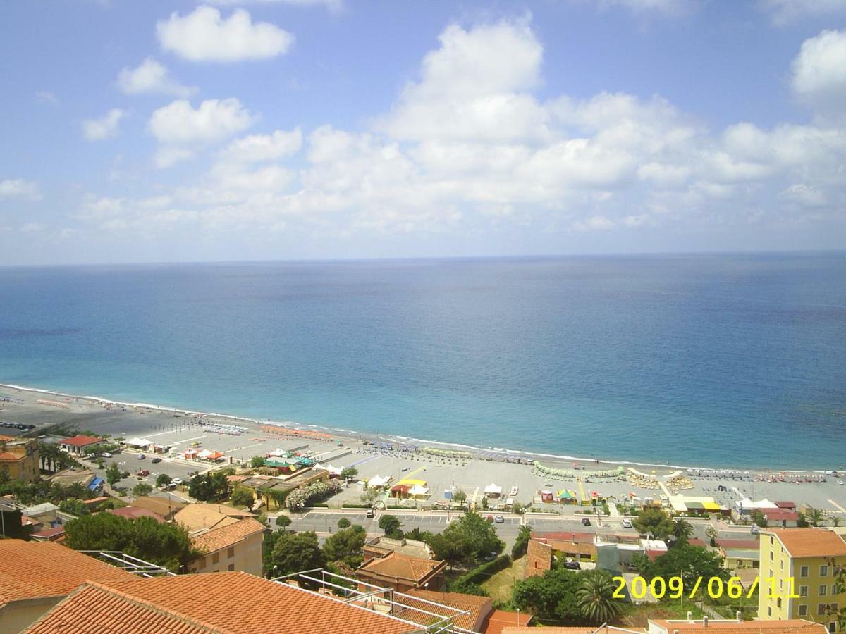Casa Al Mare A Scalea Lägenhet Exteriör bild